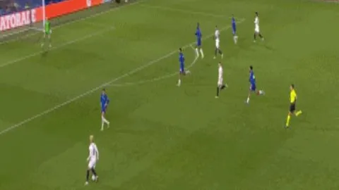 《热刺瞄准穆阿尼租借终局，尤文图斯再寻租将！英超烽火连天，直播盛宴不容错过！》